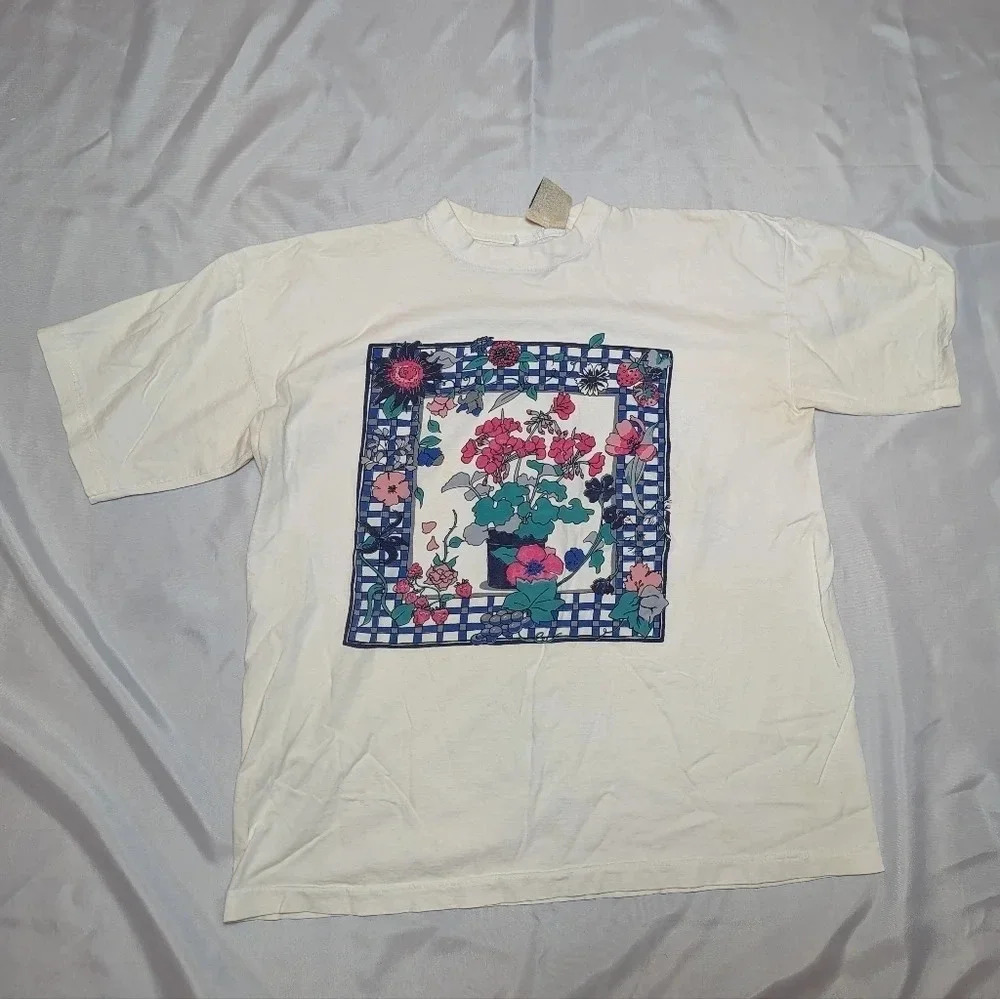 Vintage R&R White Short Sleeve T Shirt with Floral Design Woman's Large